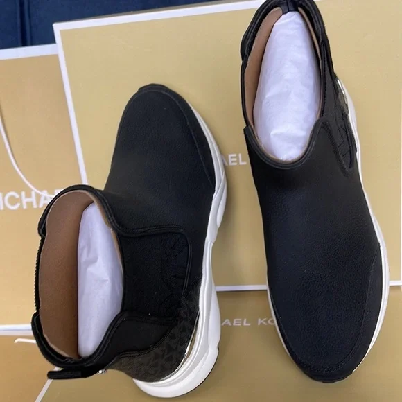 Michael Kors Katrina Bootie Tumbled Leather 49R2KAFE5L Black - Picture 14 of 16